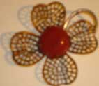 Gold-clover broach