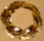 Gold-wreath broach