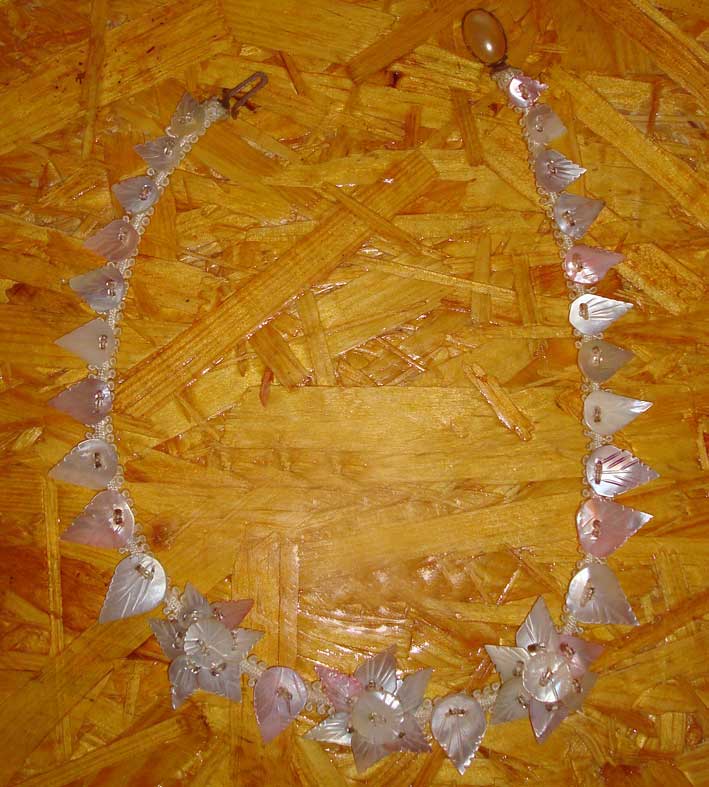 Mother-of-pearl necklace